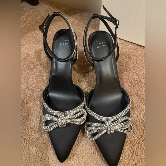 Embellished Bow High Heels - Picture 3 of 6